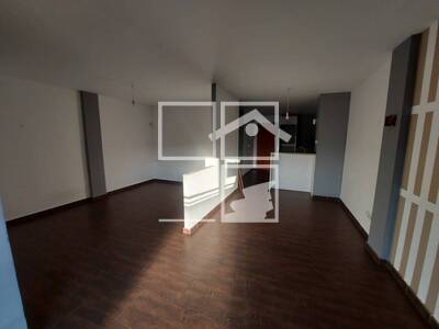 Local en Enric Prat de la Riba, Vic Barcelona